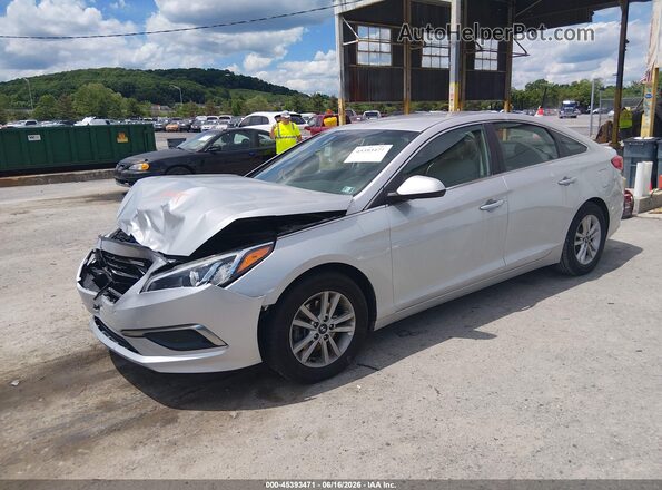 5NPE24AF4HH570320 2017 HYUNDAI SONATA Silver Vista tres cuartos delantera izquierda