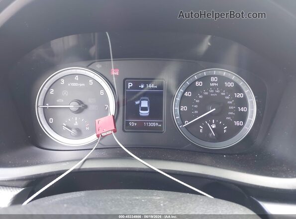 5NPE24AF4JH598107 2018 HYUNDAI SONATA Black Widok tylnych siedzeń