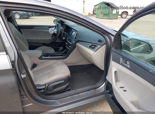 5NPE24AF4JH628819 2018 HYUNDAI SONATA Gray Widok wnętrza z przodu
