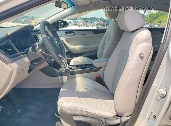 5NPE24AF4JH717628 2018 HYUNDAI SONATA Silver წინა სალონის ხედი