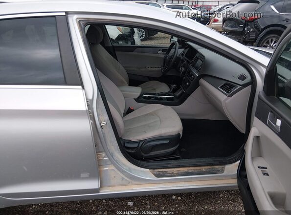 5NPE24AF5GH303914 2016 HYUNDAI SONATA Серебряный Вид салона спереди