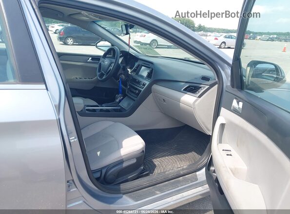 5NPE24AF5GH363059 2016 HYUNDAI SONATA Light Blue Вид салона спереди