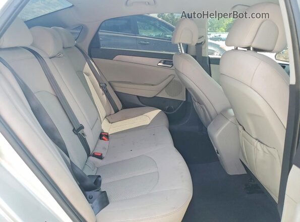 5NPE24AF5HH442653 2017 HYUNDAI SONATA Silver უკანა სავარძლების ხედი