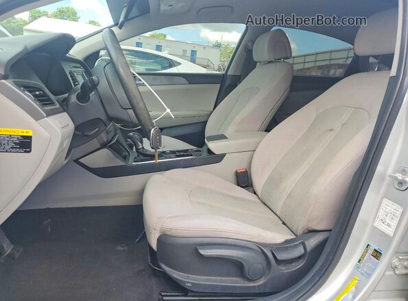 5NPE24AF5HH442653 2017 HYUNDAI SONATA Silver წინა სალონის ხედი