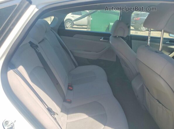 5NPE24AF5HH473742 2017 HYUNDAI SONATA White Widok tylnych siedzeń
