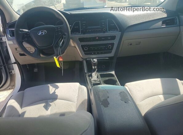 5NPE24AF5HH473742 2017 HYUNDAI SONATA White Widok deski rozdzielczej