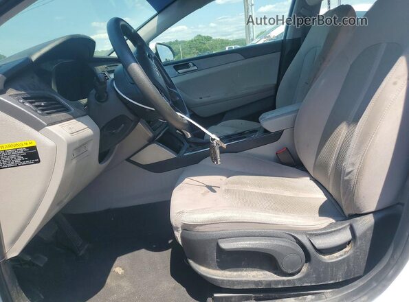 5NPE24AF5HH520204 2017 HYUNDAI SONATA White Սալոնի դիմացի տեսք
