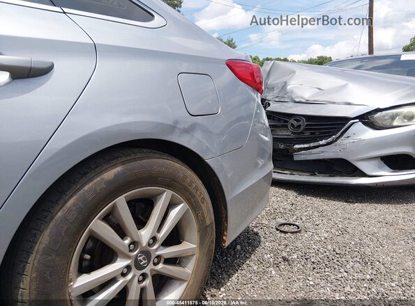 5NPE24AF5HH560735 2017 HYUNDAI SONATA Silver Widok wnętrza z tyłu