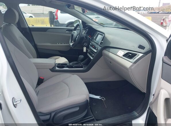 5NPE24AF5JH668746 2018 HYUNDAI SONATA White Front interior view