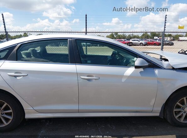 5NPE24AF5KH809476 2019 HYUNDAI SONATA Silver Rear interior view