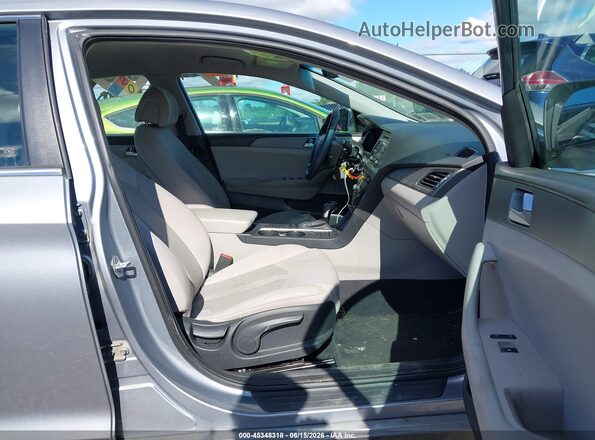 5NPE24AF6HH488170 2017 HYUNDAI SONATA Silver Սալոնի դիմացի տեսք