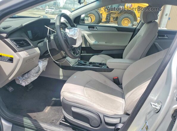5NPE24AF6HH550599 2017 HYUNDAI SONATA Silver წინა სალონის ხედი