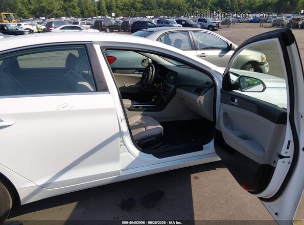 5NPE24AF6HH569234 2017 HYUNDAI SONATA White წინა სალონის ხედი
