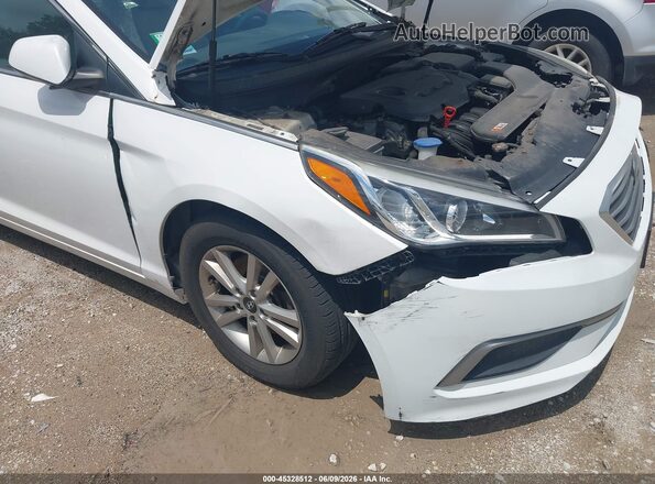 5NPE24AF7GH436089 2016 HYUNDAI SONATA White Widok wnętrza z tyłu