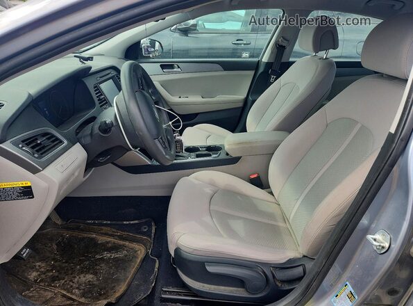5NPE24AF7HH450432 2017 HYUNDAI SONATA Gray Widok wnętrza z przodu