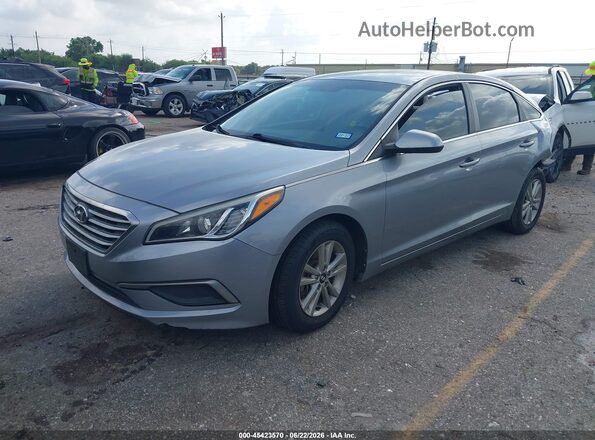 5NPE24AF7HH452990 2017 HYUNDAI SONATA Silver Vista tres cuartos delantera izquierda