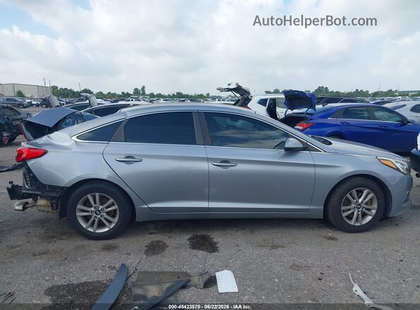 5NPE24AF7HH452990 2017 HYUNDAI SONATA Silver Vista interior trasera