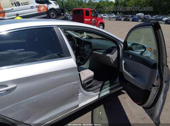 5NPE24AF7HH513612 2017 HYUNDAI SONATA Silver Սալոնի դիմացի տեսք