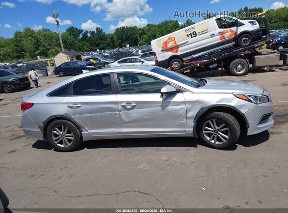 5NPE24AF7HH513612 2017 HYUNDAI SONATA Silver Սալոնի հետևի տեսք