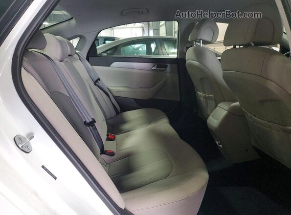 5NPE24AF7HH545248 2017 HYUNDAI SONATA White Vista de los asientos traseros