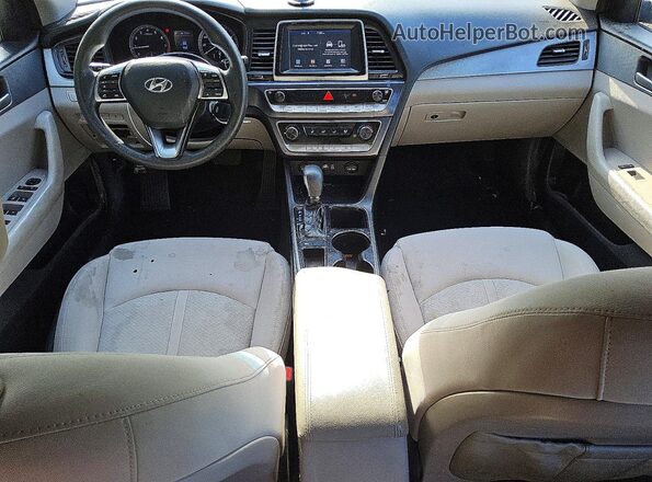 5NPE24AF7JH666724 2018 HYUNDAI SONATA Blue Widok deski rozdzielczej