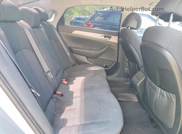 5NPE24AF8HH459981 2017 HYUNDAI SONATA Серебряный Вид задних сидений