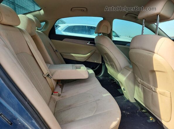 5NPE24AF8HH470205 2017 HYUNDAI SONATA Blue Widok tylnych siedzeń