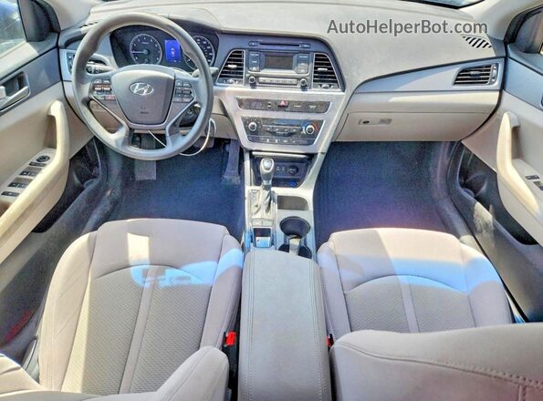 5NPE24AF8HH522898 2017 HYUNDAI SONATA Blue Widok deski rozdzielczej