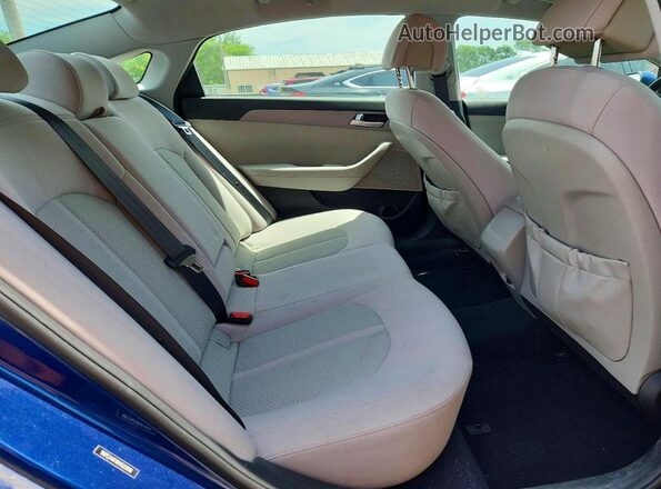 5NPE24AF8HH522898 2017 HYUNDAI SONATA Blue Widok tylnych siedzeń