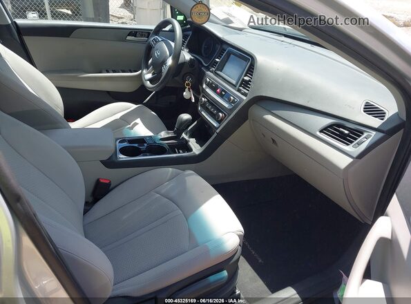 5NPE24AF8JH616446 2018 HYUNDAI SONATA Silver Вид салону спереду