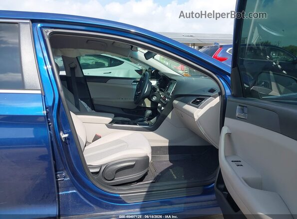 5NPE24AF8KH772066 2019 HYUNDAI SONATA Синий Вид салона спереди