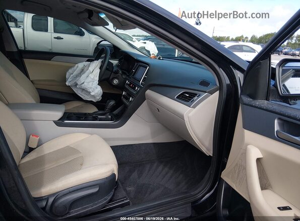5NPE24AF8KH806488 2019 HYUNDAI SONATA Black Front interior view