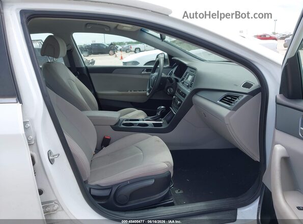 5NPE24AF9HH500411 2017 HYUNDAI SONATA White Vista interior delantera