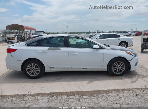 5NPE24AF9HH500411 2017 HYUNDAI SONATA White Vista interior trasera