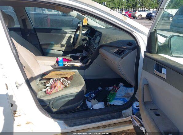 5NPE24AF9HH507083 2017 HYUNDAI SONATA White Front interior view