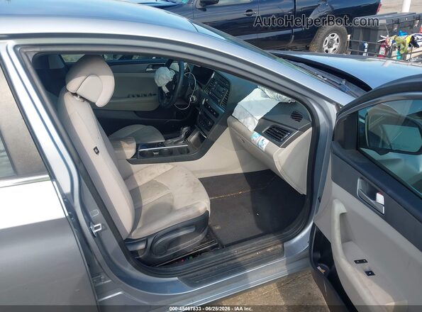 5NPE24AF9HH589848 2017 HYUNDAI SONATA Light Blue Սալոնի դիմացի տեսք