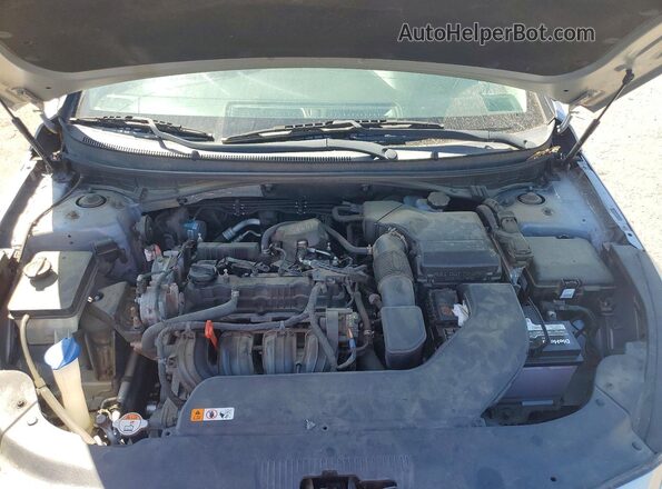 5NPE24AFXHH506301 2017 HYUNDAI SONATA Silver Widok wnętrza z tyłu