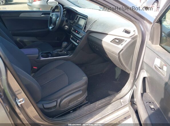 5NPE24AFXKH758301 2019 HYUNDAI SONATA Gray Front interior view
