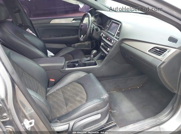 5NPE34AB7JH658858 2018 HYUNDAI SONATA Серебряный Вид салона спереди