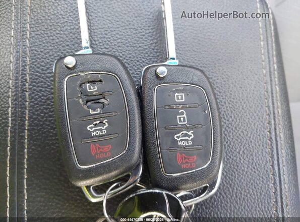 5NPE34AB8HH446643 2017 HYUNDAI SONATA Silver Widok deski rozdzielczej