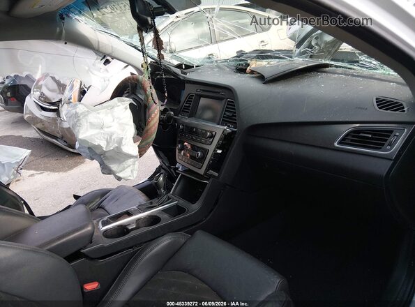 5NPE34AF0HH517658 2017 HYUNDAI SONATA White Front interior view