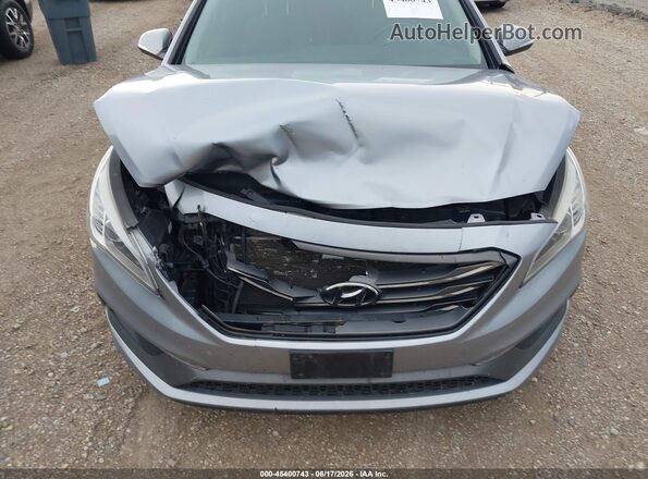5NPE34AF0HH546044 2017 HYUNDAI SONATA Серебряный Вид спереди