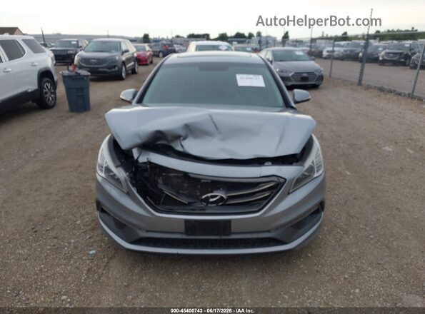 5NPE34AF0HH546044 2017 HYUNDAI SONATA Серебряный Вид задней части салона