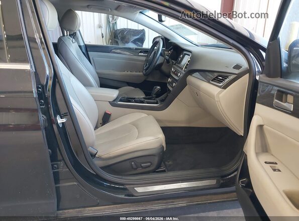 5NPE34AF0JH597596 2018 HYUNDAI SONATA Black Front interior view