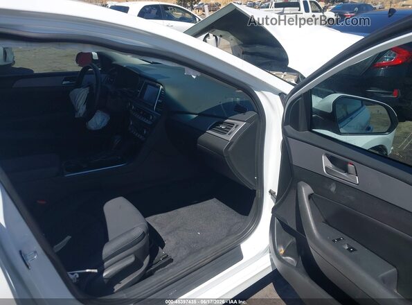 5NPE34AF0JH597923 2018 HYUNDAI SONATA White Вид салону спереду