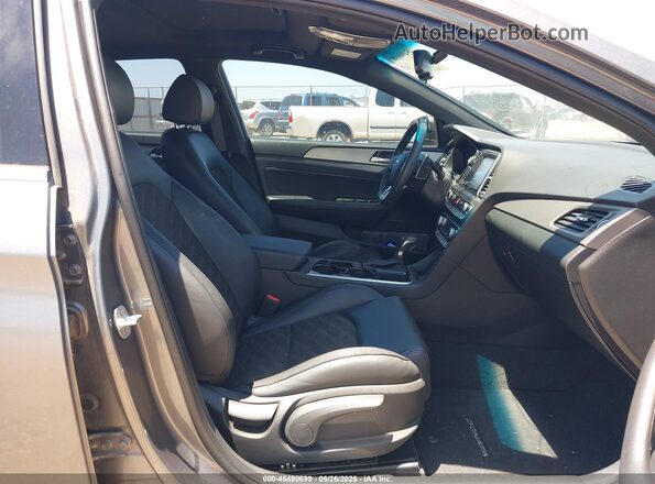 5NPE34AF0KH799372 2019 HYUNDAI SONATA Gray Front interior view