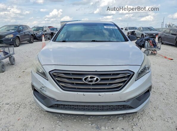 5NPE34AF1HH485481 2017 HYUNDAI SONATA Silver Widok z przodu