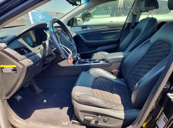 5NPE34AF1HH579361 2017 HYUNDAI SONATA Черный Вид салона спереди