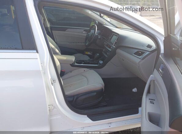 5NPE34AF1JH648197 2018 HYUNDAI SONATA White Front interior view