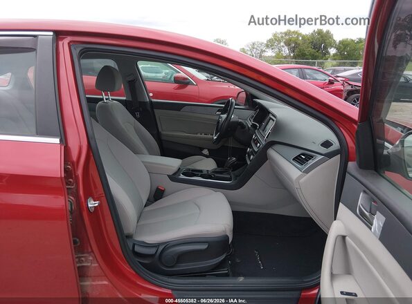 5NPE34AF2JH596899 2018 HYUNDAI SONATA Red Widok wnętrza z przodu